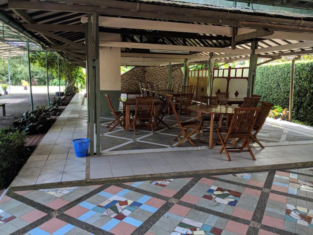 Oyo 1924 Hotel Rafflesia Sukabumi Exterior foto