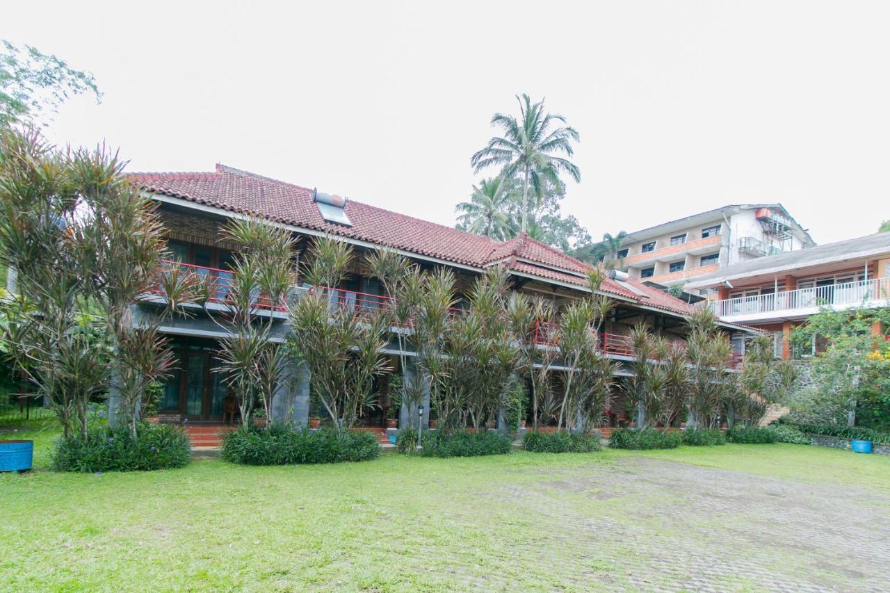 Oyo 1924 Hotel Rafflesia Sukabumi Exterior foto